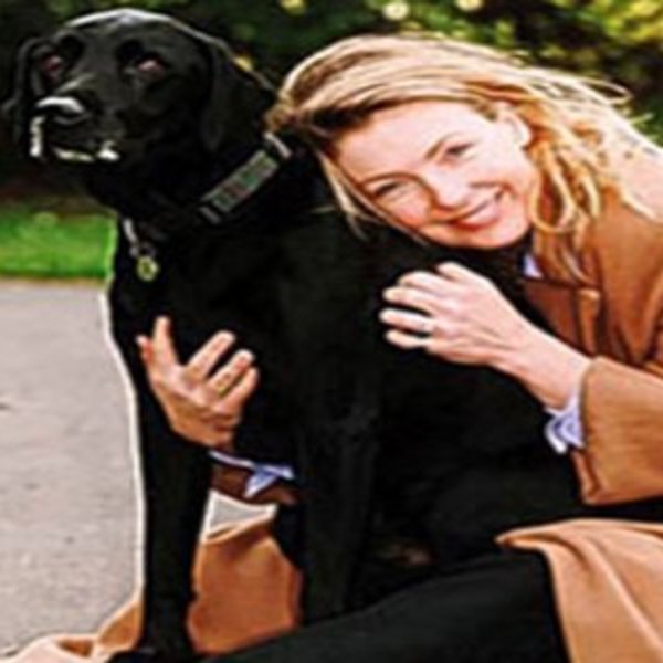Diana Myburgh , dziedziczka browarniczej fortuny, uratował Jaspera , mieszańca ras labrador retriever i doberman, ze sch