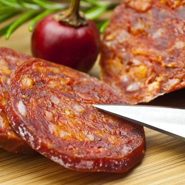 Chorizo - tradycyjna kiełbasa hiszpańska.