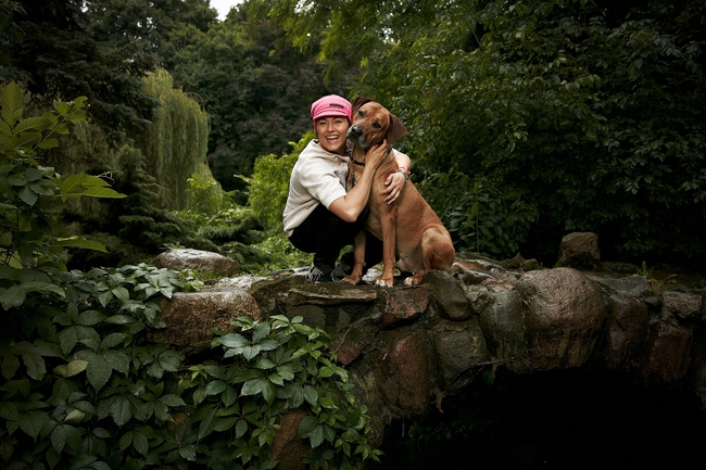 Beata Sadowska i jej pies Rhodesian Ridgeback Momo Beata Sadowska i jej pies Momo